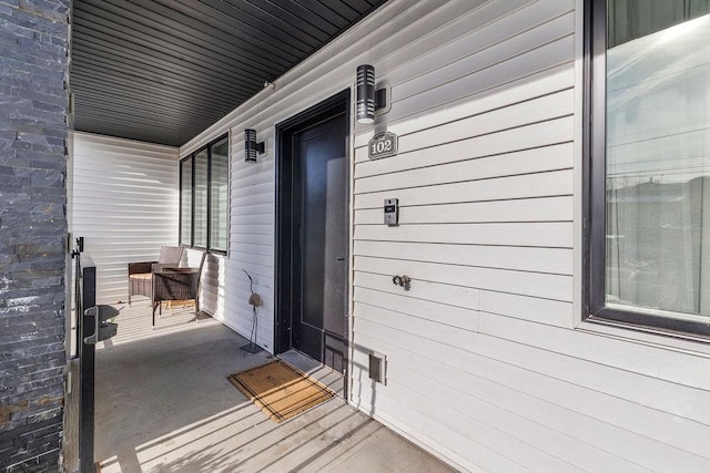 entrance to property featuring covered porch