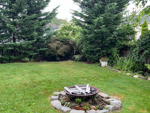 view of yard featuring an outdoor fire pit