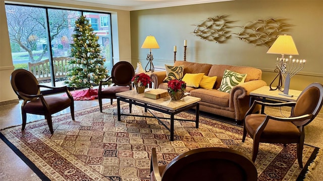 living room with crown molding and an inviting chandelier