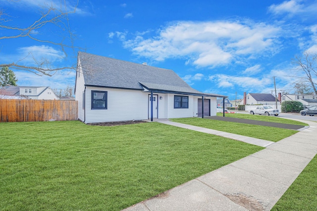 view of front of house featuring a front yard and a garage