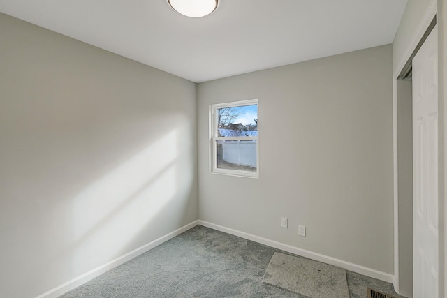 unfurnished room featuring carpet