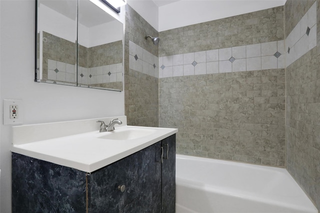 bathroom with vanity and tiled shower / bath