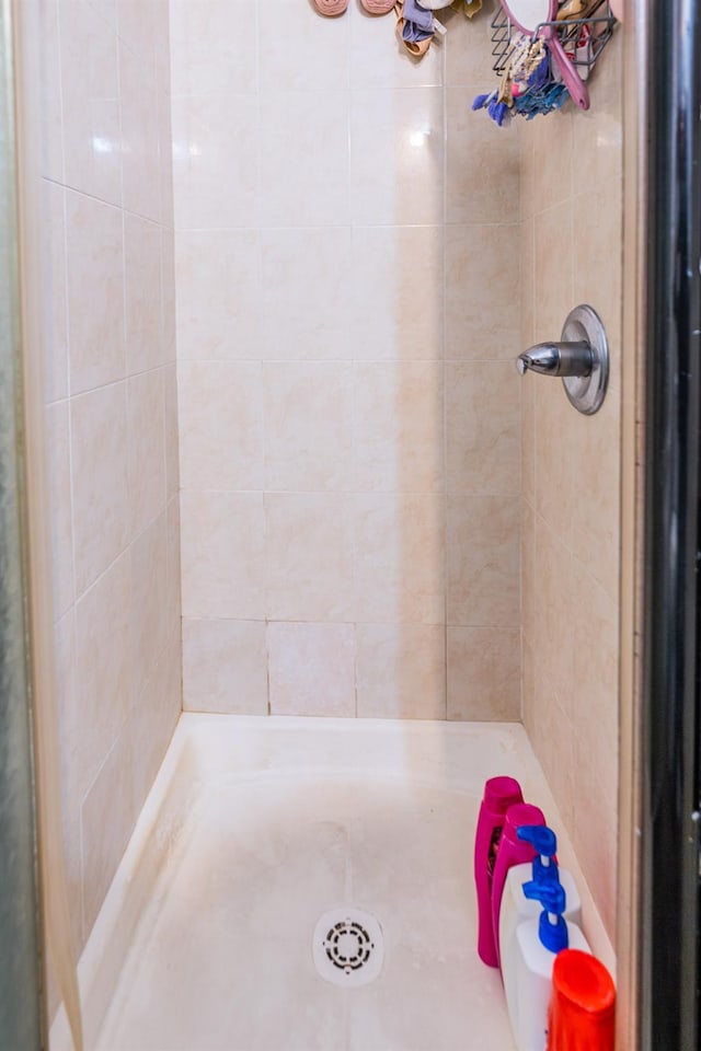 bathroom with a tile shower