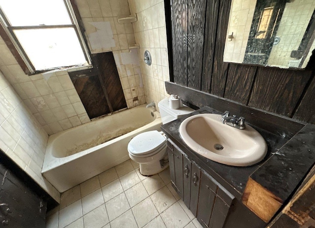 full bathroom with tiled shower / bath, tile patterned flooring, vanity, and toilet