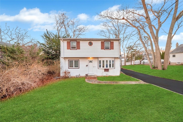 view of front of house featuring a front yard