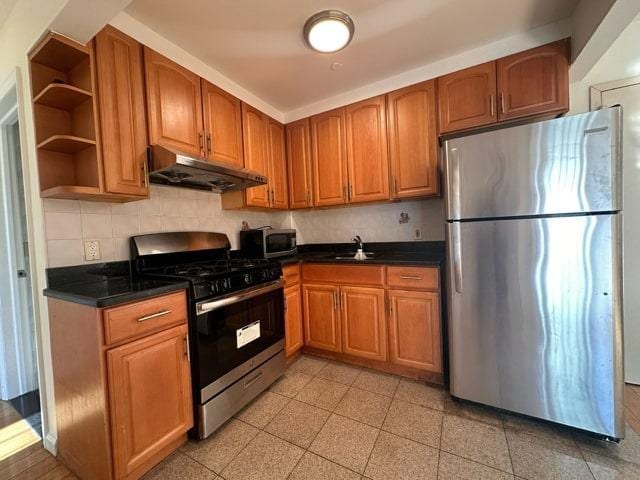 kitchen featuring sink, stainless steel appliances, range hood, and tasteful backsplash