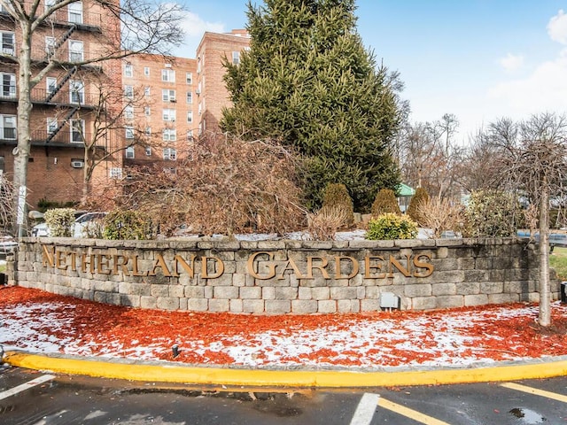 view of community / neighborhood sign