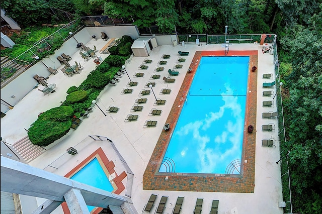 view of swimming pool