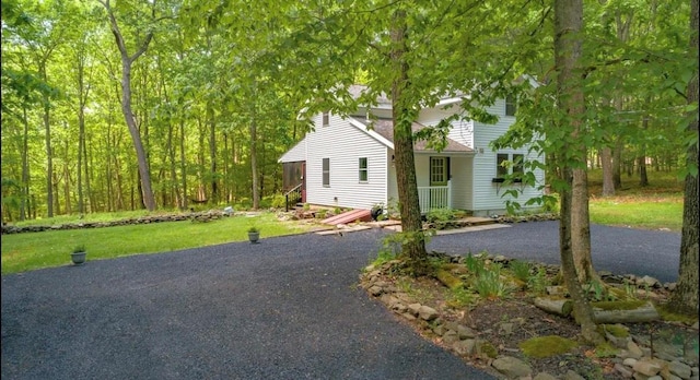 view of front of property with a front lawn