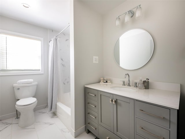 full bathroom with shower / bath combo with shower curtain, vanity, and toilet