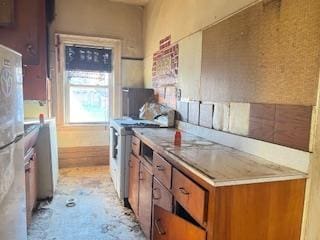 kitchen with washer / dryer