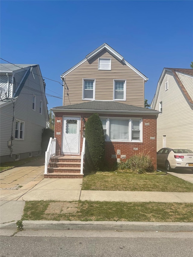 view of front of house with a front lawn