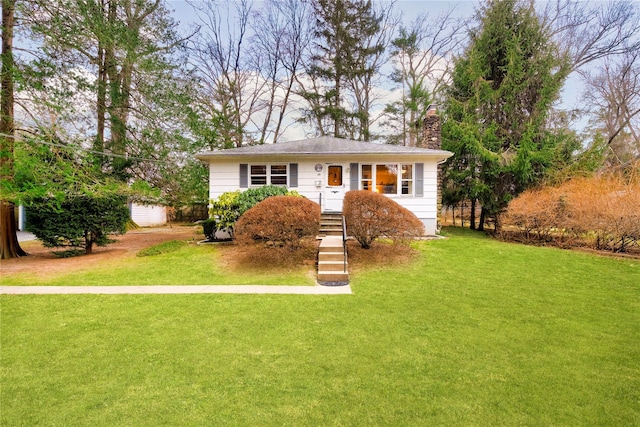 view of front of house with a front lawn