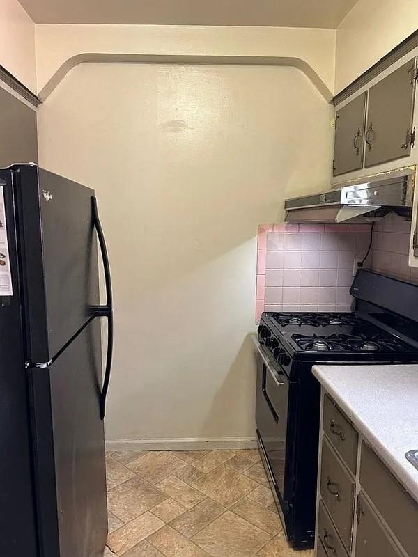 kitchen with decorative backsplash and black appliances