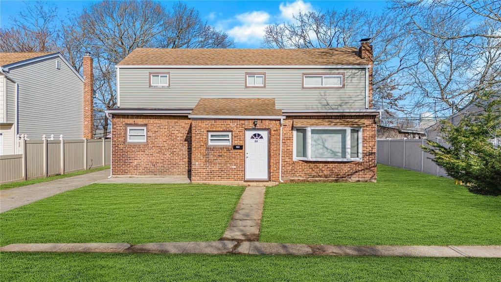 view of front of property with a front yard