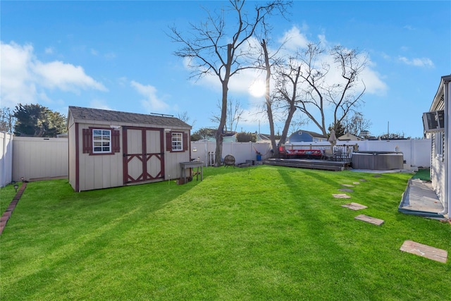 view of yard with a hot tub