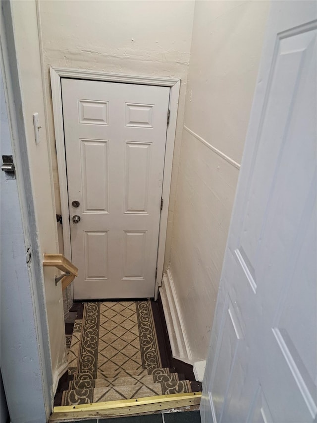 entryway featuring tile patterned floors