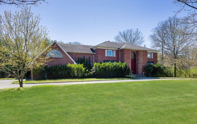 view of front of home with a front lawn