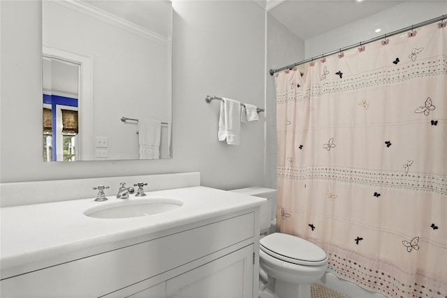 bathroom featuring a shower with shower curtain, vanity, and toilet