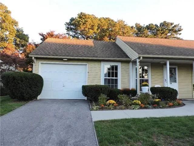 single story home featuring a garage