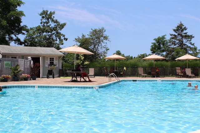 view of swimming pool with an outbuilding