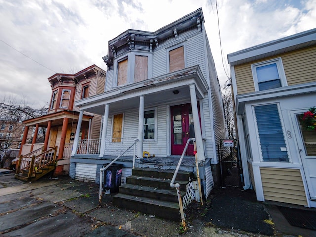 view of front of house featuring a porch