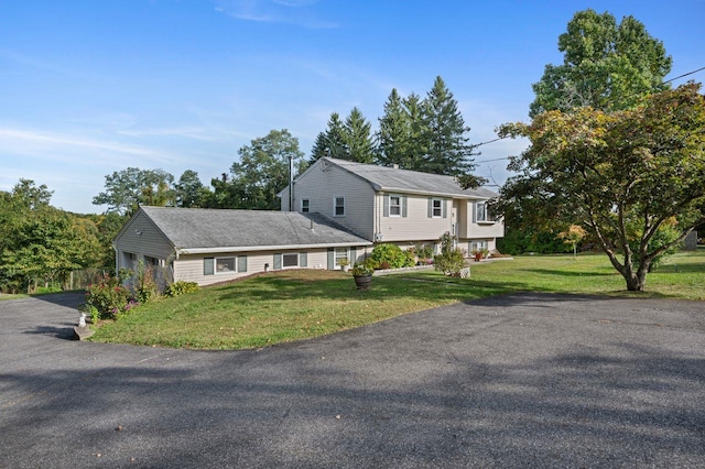 view of front of house with a front yard