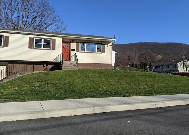 view of front of house featuring a front yard