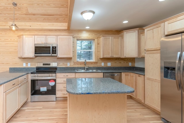 kitchen with a center island, sink, stainless steel appliances, and light brown cabinets