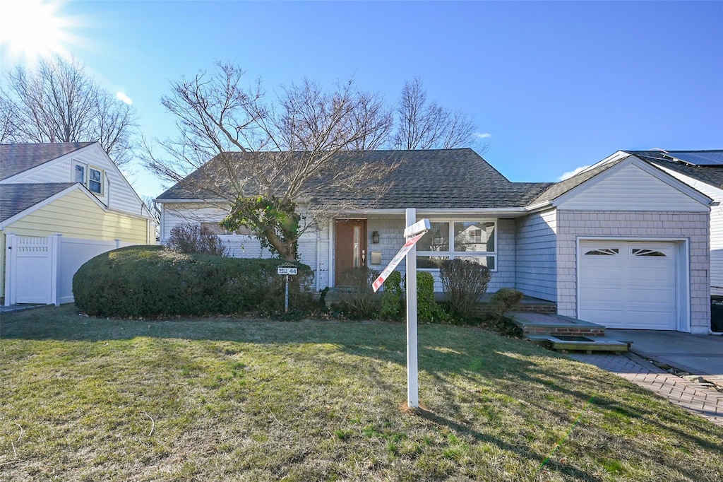 view of front of house featuring a front yard and a garage