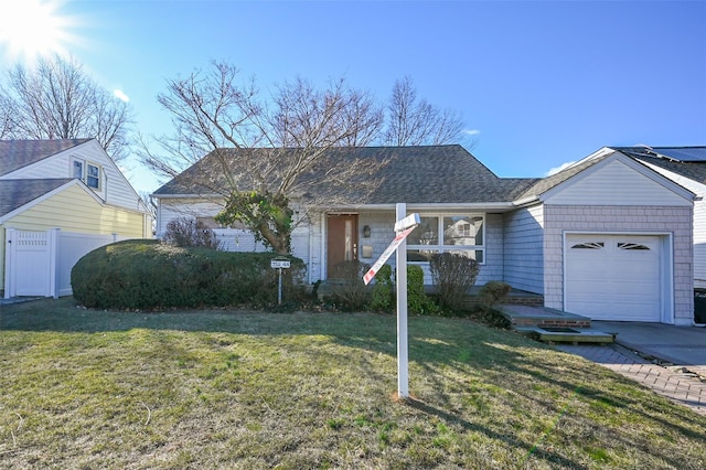 view of front of house featuring a front yard and a garage