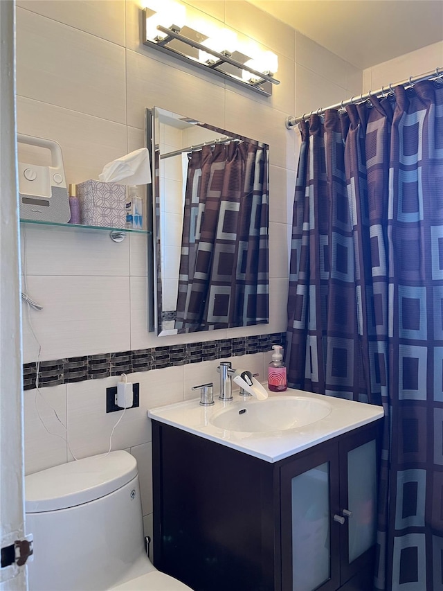 bathroom featuring a shower with shower curtain, vanity, toilet, and tile walls