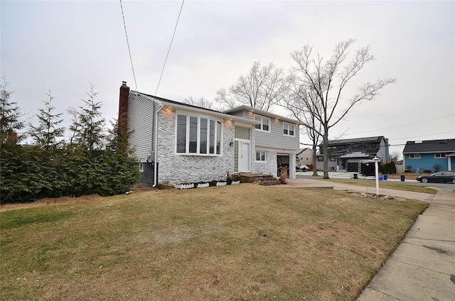 view of front of house featuring a front lawn