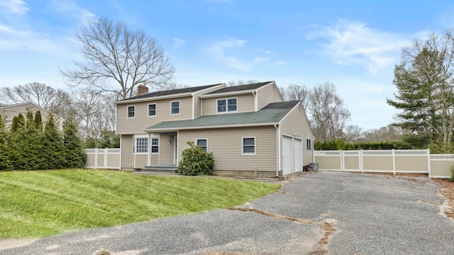 view of front of house featuring a front yard