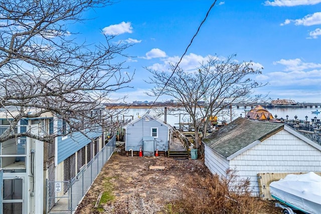 view of yard featuring a water view