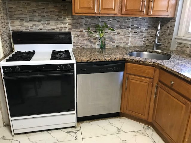 kitchen with tasteful backsplash, sink, stone countertops, dishwasher, and white range with gas stovetop