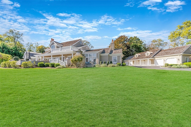 view of front facade with a front lawn and covered porch