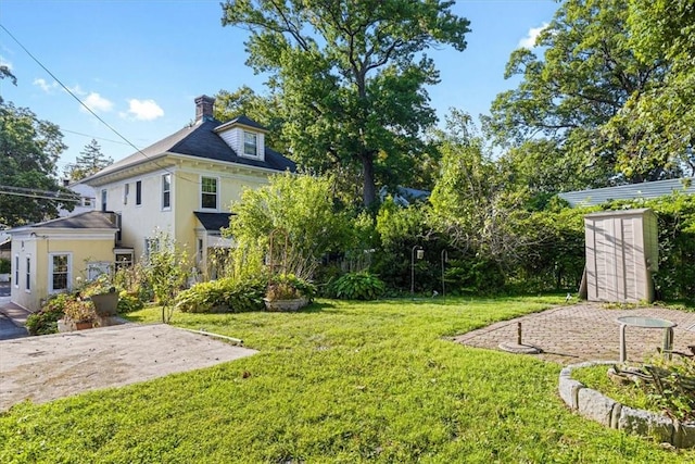 view of yard featuring a patio