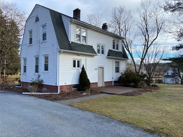 back of house featuring a yard