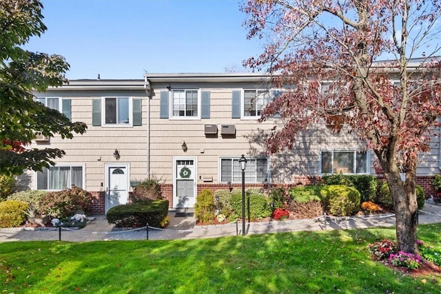 view of front of property with a front lawn