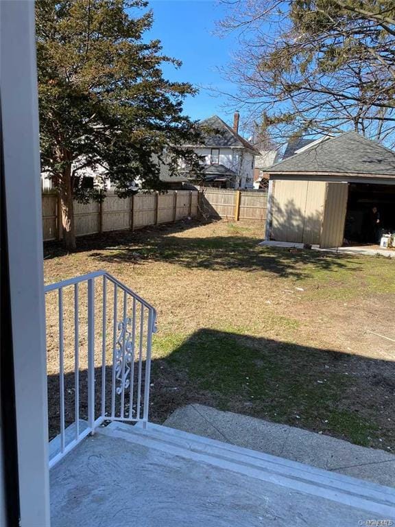 view of yard with a storage shed