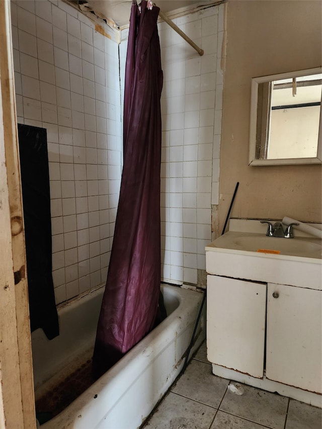 bathroom featuring tile patterned flooring, vanity, and shower / bath combo