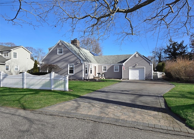 view of front of house featuring a front lawn and a garage