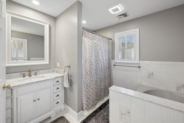 bathroom featuring a shower with shower curtain and vanity