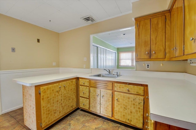 kitchen with kitchen peninsula and sink