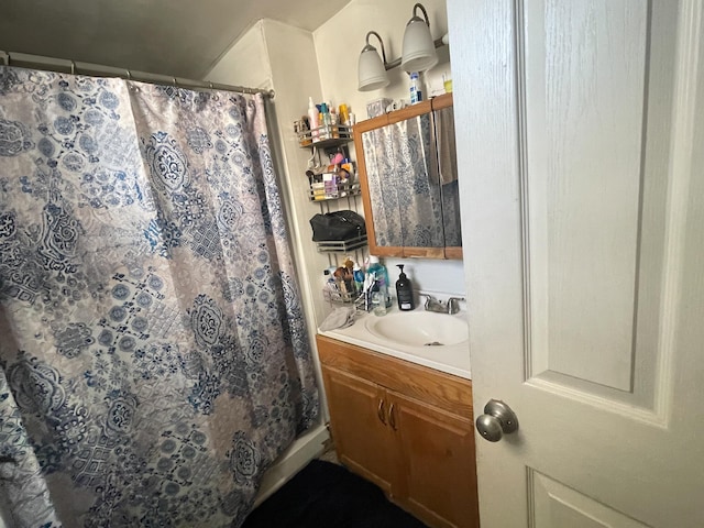 bathroom with a shower with shower curtain and vanity