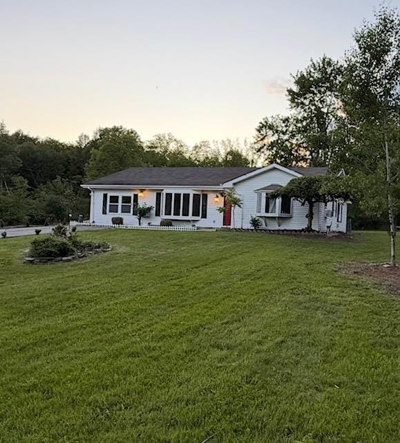 1037 Ridgebury Rd, New Hampton, NY 10958 - ranch-style home with a lawn