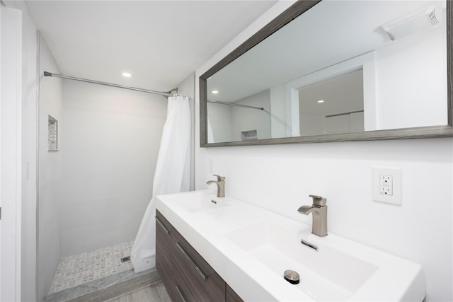 bathroom with a shower with curtain and vanity