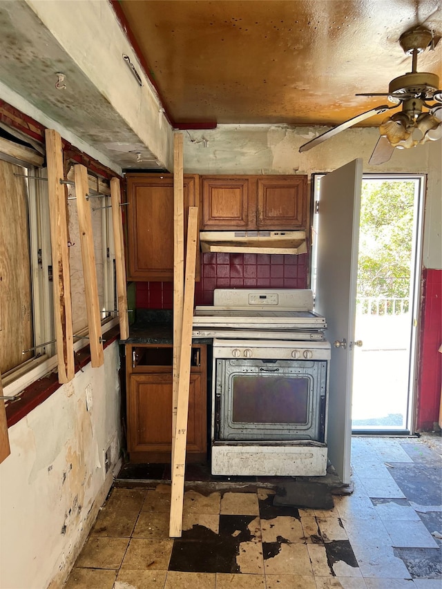 kitchen with ceiling fan