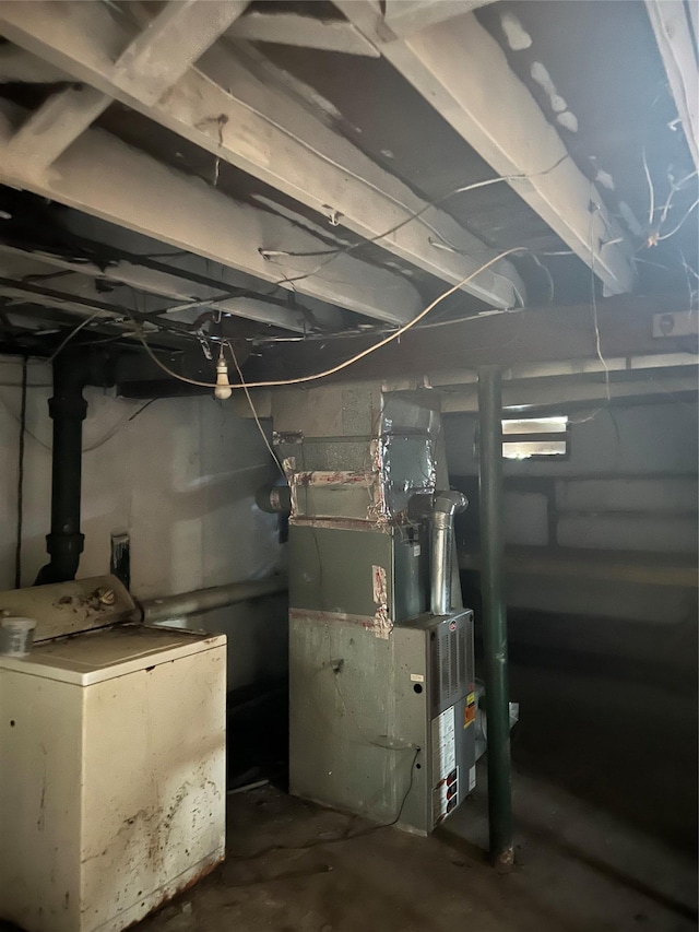 utility room featuring washer / clothes dryer and heating unit